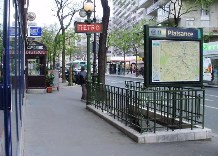 Newly Renovated ! Stunning 2Br Apt In The Heart Of Paris 15, France