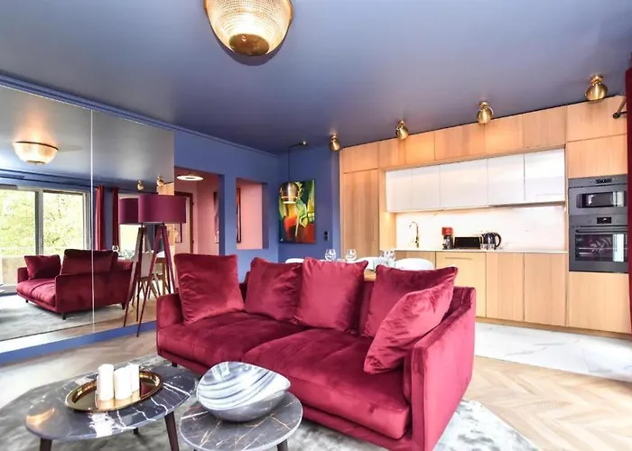Luxury Paris La Vie En Rose Jacuzzi Terrasse Parking Appartement, Frankrijk