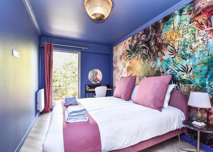 Luxury Paris La Vie En Rose Jacuzzi Terrasse Parking Apartment, France