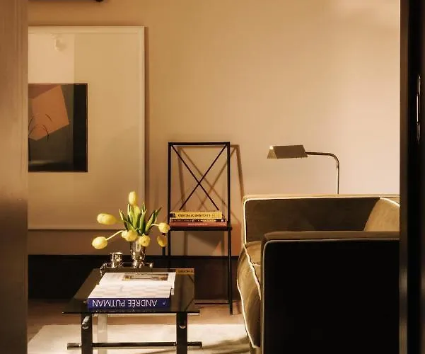 Pied A Terre Tuileries Apartment Paris, France