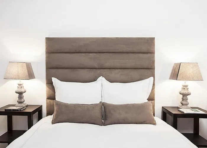 Livinparis - Luxury 3 Bedrooms Grands-Boulevards I, France