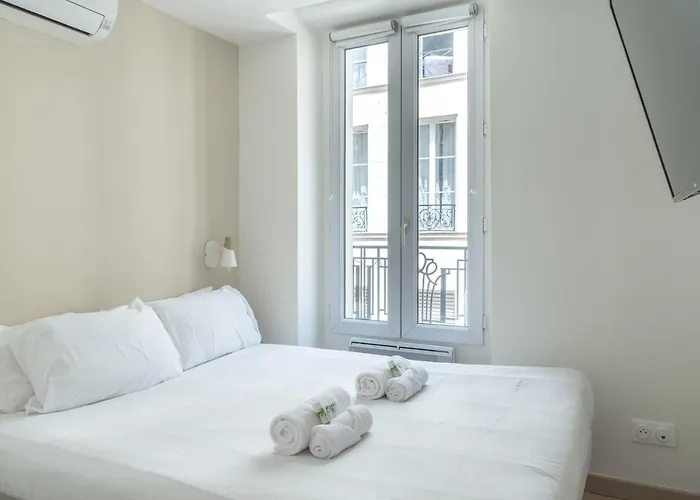 Lavie Maison Parisian Aircon Gem, França