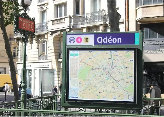 Unforgettable Stay In The Heart Of Paris, France