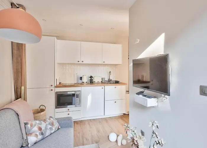 Cozy Apartment Paris Center For 3, France