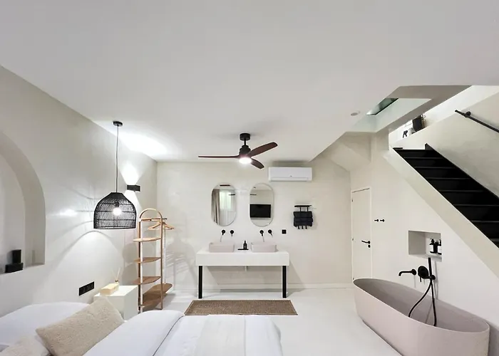 Superb Apartment Palais Royal Louvre Museum Free Netflix Paris, France