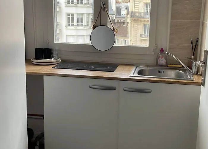 Guest Room Nearby Champs Elysees Paris, Frankreich