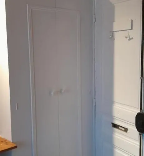 Po1-Tpsa06-5D- Room Porte 20 París, Francia