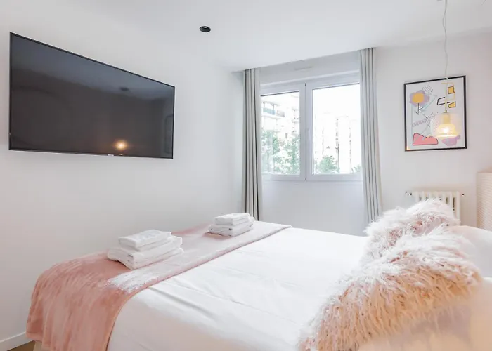 Cmg Residence Canal Saint-Martin Vellefaux Paris, France