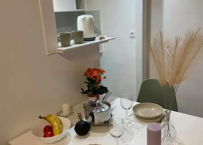 Appartement Moderne Quartier Saint Lazare Paris, França