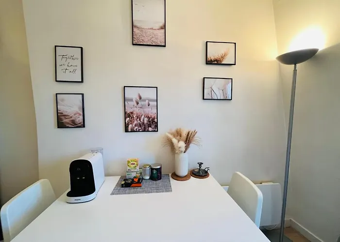 Charming Studio Superb Location In 7Th District Paryż, Francja