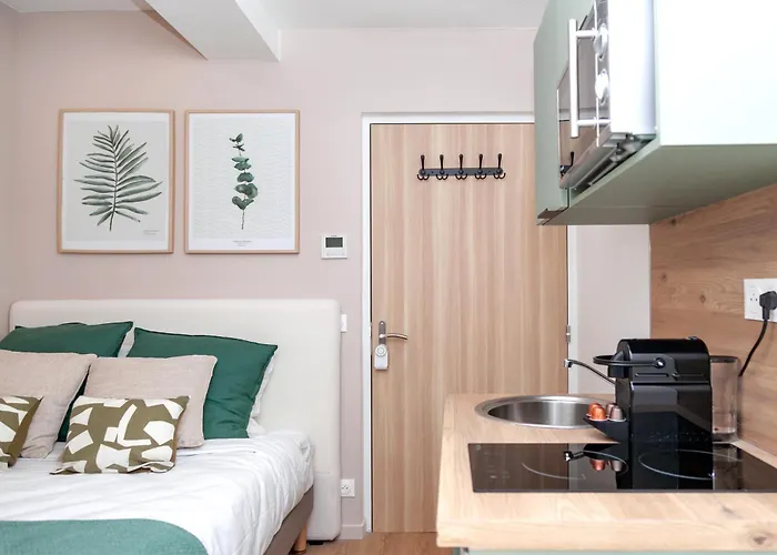 Nets Inn - Buttes Chaumont Paris, France