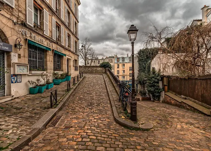 Loft, Atelier Artiste Montmartre Apartment Paris, France