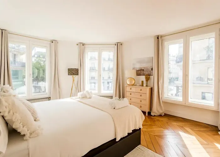8P - 3Br Le Marais Spacious - Central - Historic Apt París, Francia
