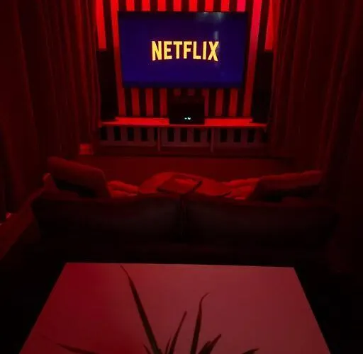Expérience cinéma immersif dans appartement rénové près de Montmartre Parigi, Francia