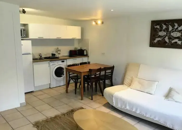 Appartement Lumineux Avec Balcon Au Coeur De Paris, France
