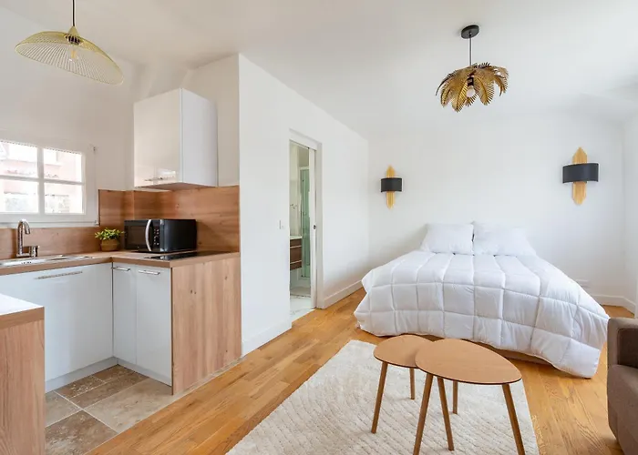 Appartement 75017 Proche Champs Elysees Paris, France