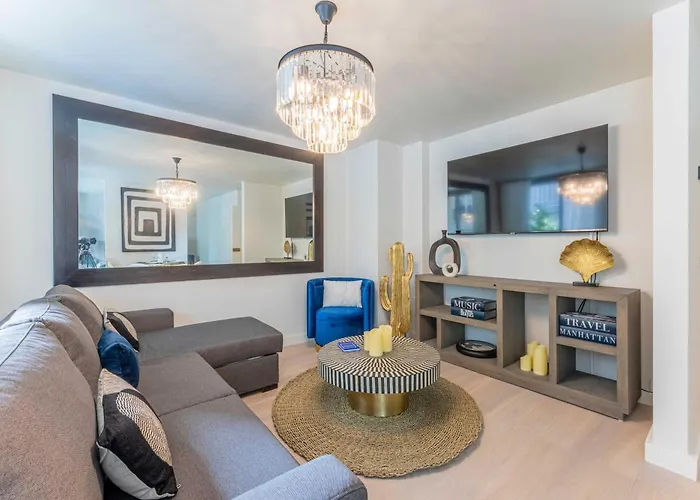 Cosy Apartment Ac Balcony - 1Br-4P - Eiffel Tower Paris, França