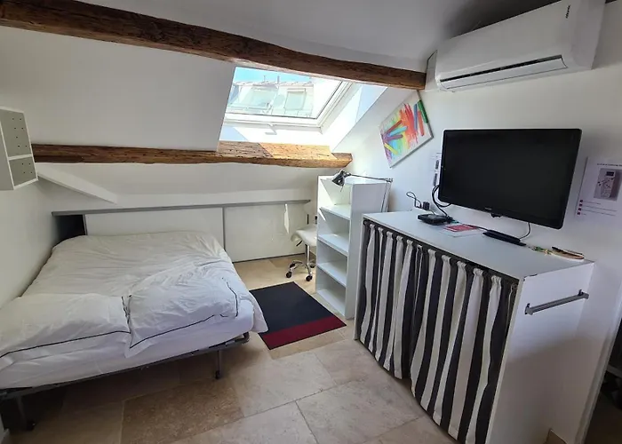 Appartement Coeur De Paris Avec Vue Sur Les Toits, Francia