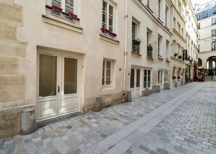Paris Central Gem 9 Min Walk To Notre-Dame And Louvre, Frankrijk