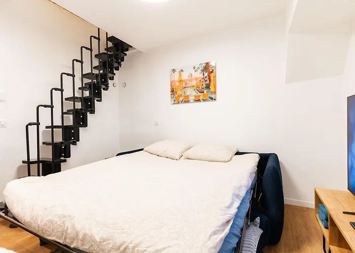Loft 4 Bedroom Montmartre Pigalle Ac By Lcc Agency Parigi, Francia