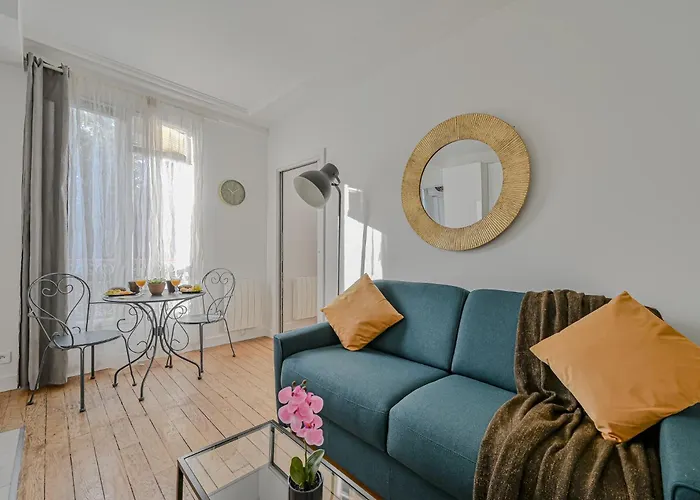 Ferienwohnung Le Poetique Niche Au Pied Du Sacre-Coeur Paris, Frankreich