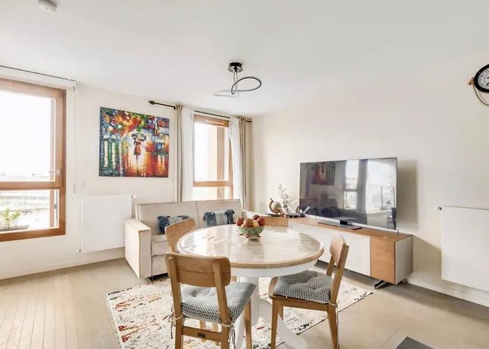 Chic Appartement Sacre Coeur Of Paris With Parking, Frankreich
