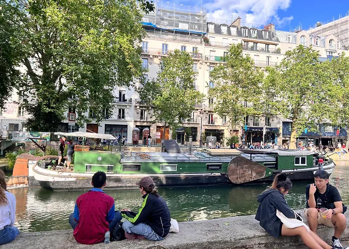 Canal St Martin Miss Dodu Paris, France