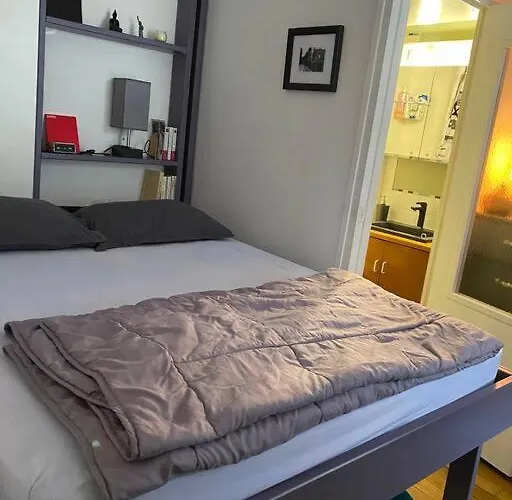 Central Paris Charming Flat, Francia