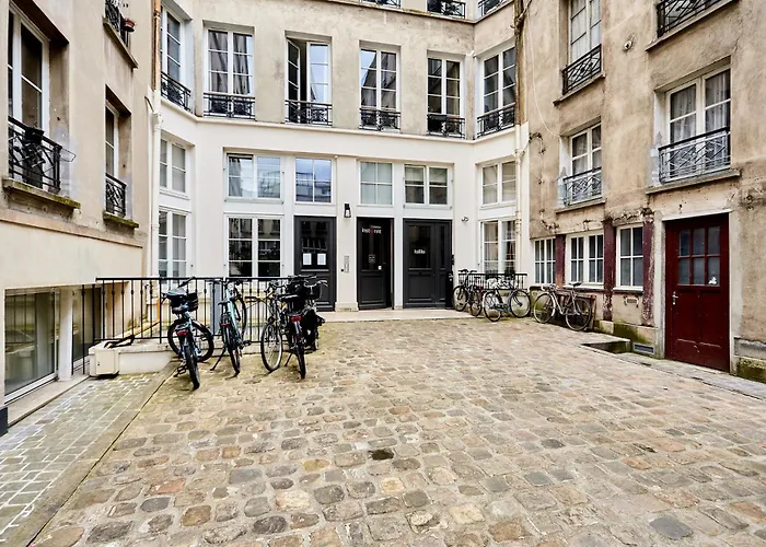 Duplex Center Of Paris By Studioprestige, Francia
