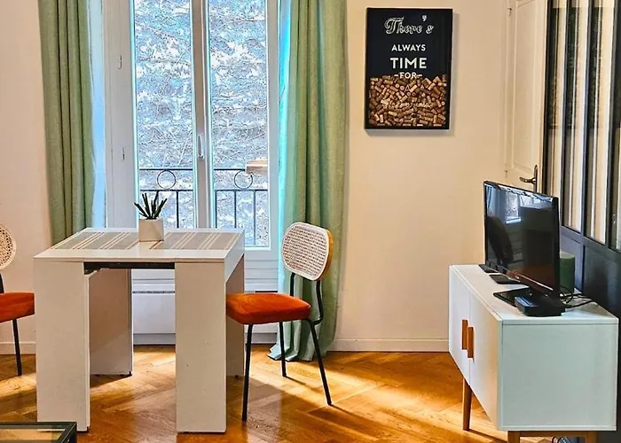 Lovely Flat Abbesses Center - Paris Montmartre, France