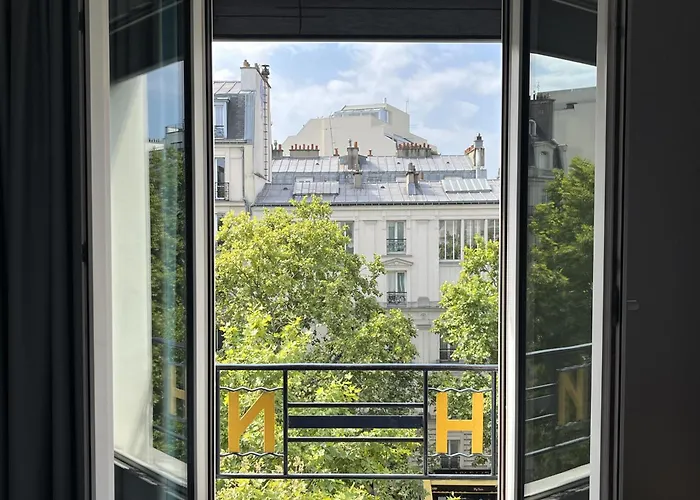 Hotel Nude Paris - Color Vision, Frankreich