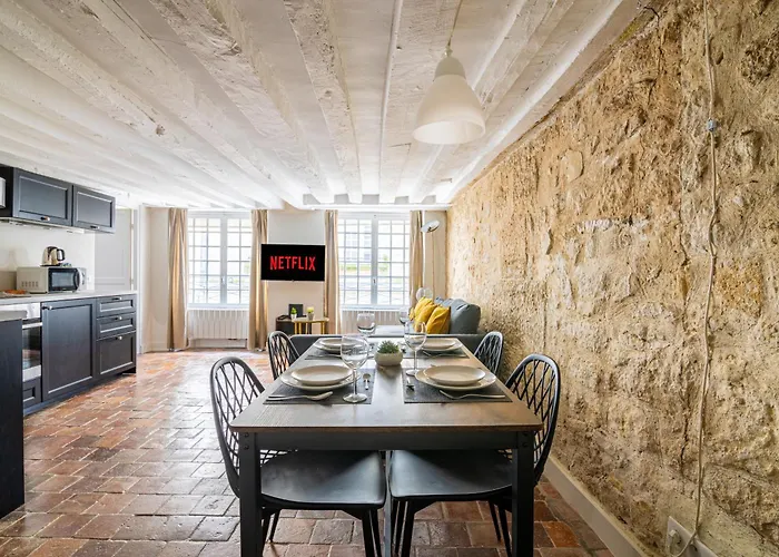 Appartement Au Coeur De Paris Ile Saint-Louis Free Netflix, France
