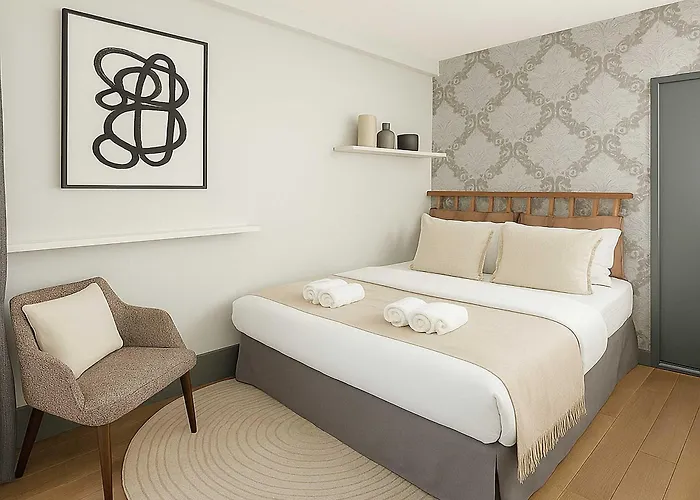 Eiffel Tower - Best Deal For 4 Paris, França