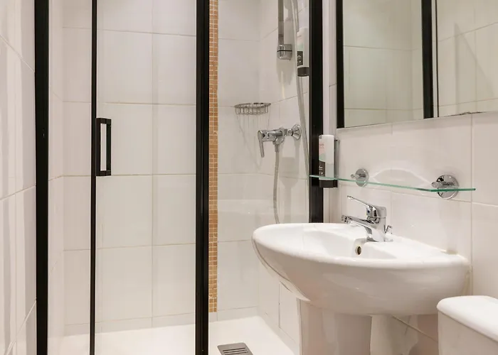 Appart Hotel Avalon Paris Center, France