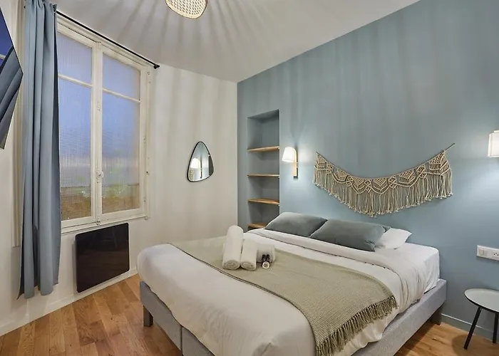 Apartment Center Of Paris By Studio Prestige, Frankreich