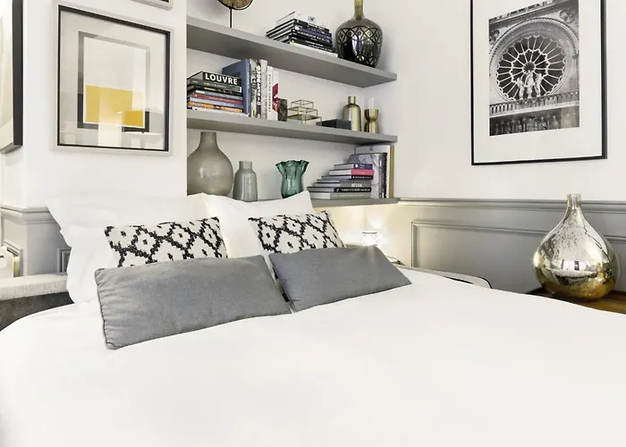 Livinparis - Luxury 3 Bedrooms Le Marais I, France