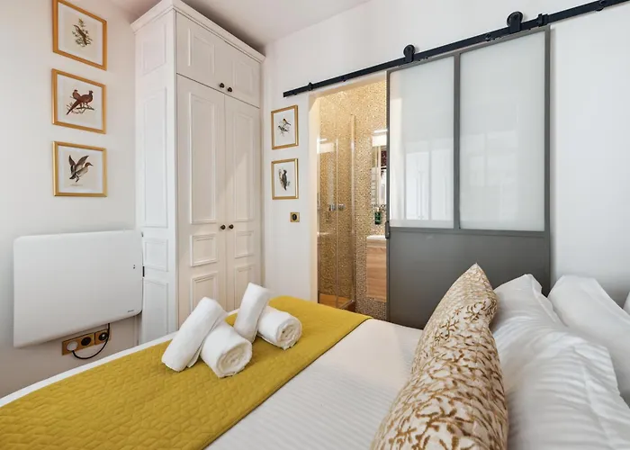 La Maison Kleber - Luxury Apartments, Eiffel Tower - Champs-Elysees Paris, France
