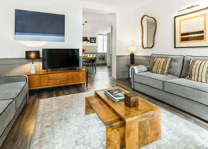 Livinparis - Luxury 3 & Ac 4 Bedrooms Montmartre I, France