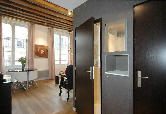 Holidaysinparis-Bourg Tibourg II, Francia