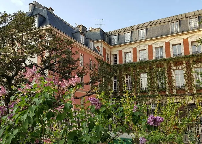 Assia & Nathalie - Luxury B&B Marais Parigi, Francia