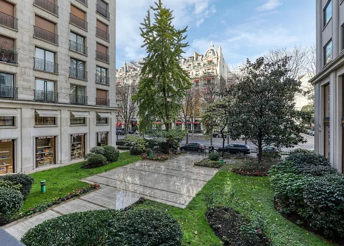 Montaigne Executive Suite