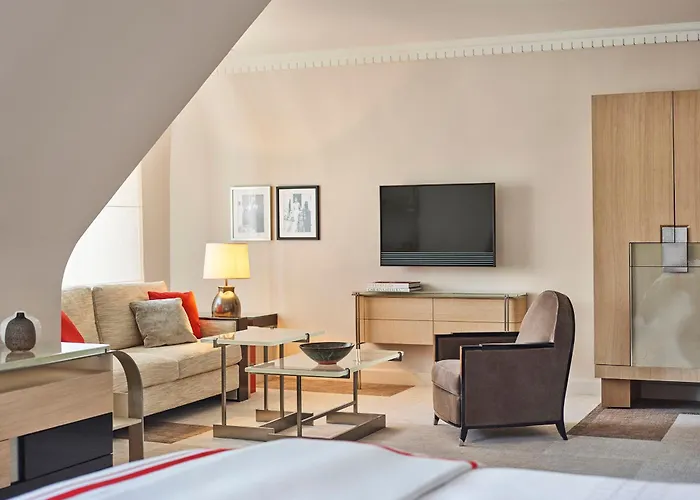 Hotel Plaza Athenee - Dorchester Collection